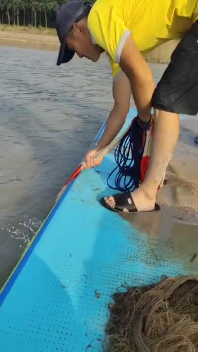 FISHERMAN CAUGHT BIG FISH BY HIS CAST NET
