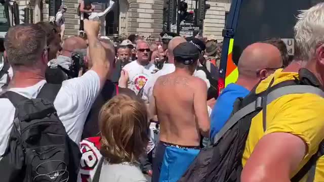 Londra, dure proteste contro passaporto sanitario.