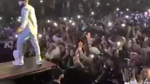 Rep. Ilhan Omar booed off stage by 10,000 Somali’s at a concert