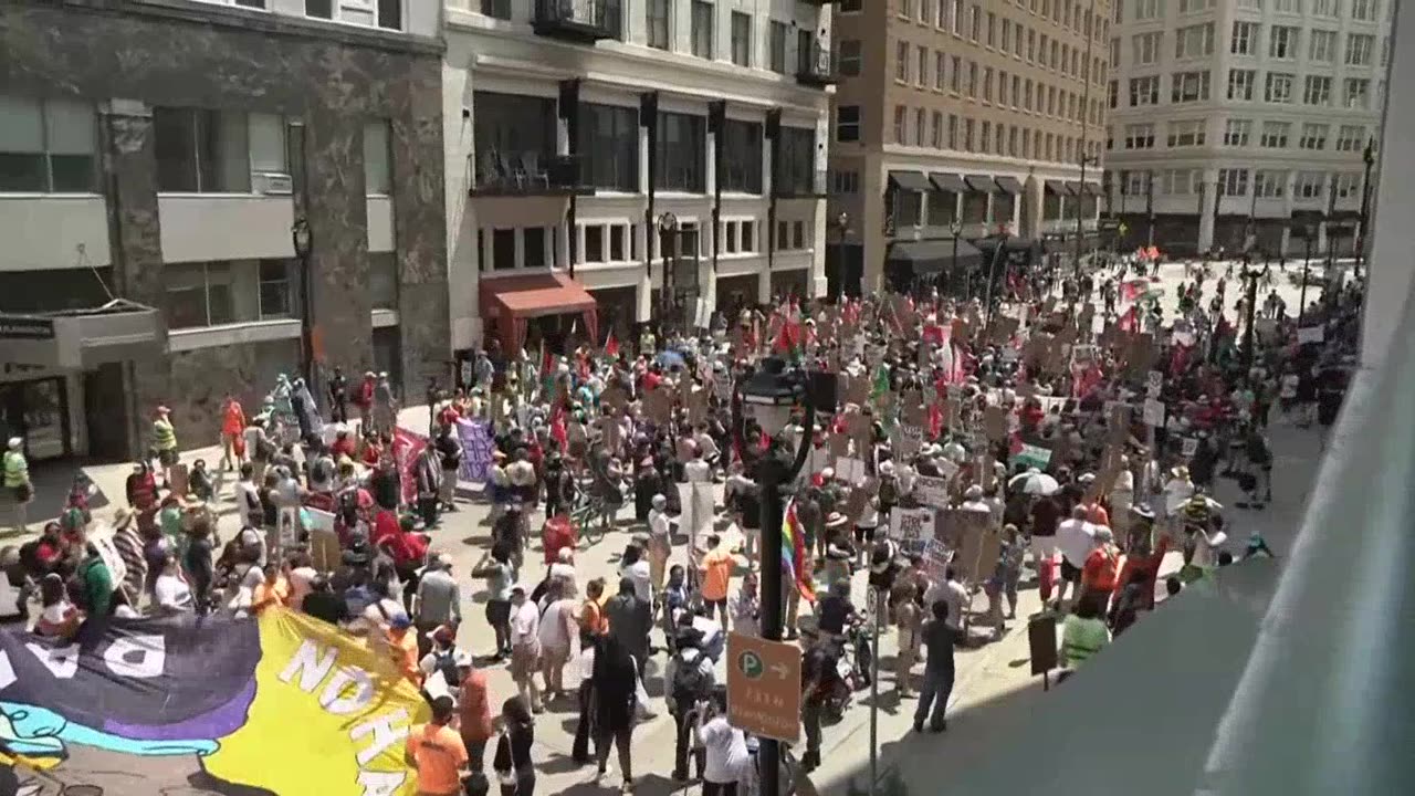 Mental Illness On Full Display Outside RNC Convention | Check Description