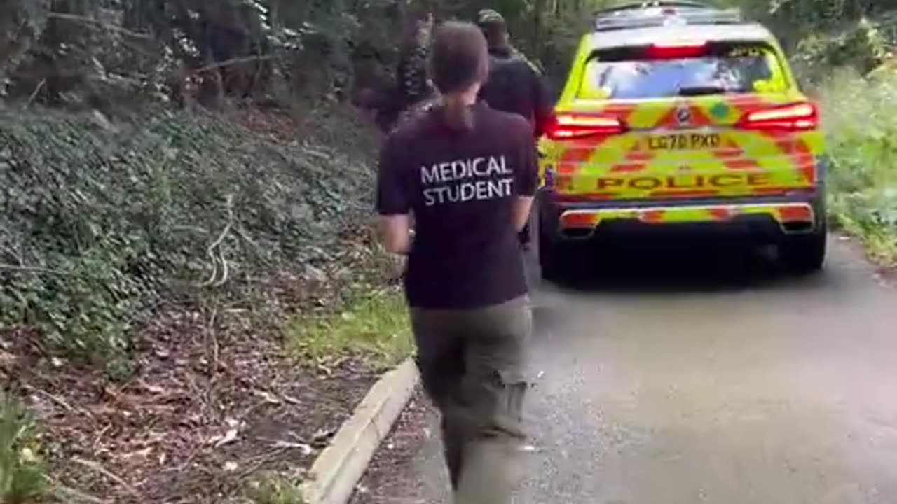 BREAKING: paramedics and police have just rushed in to the cemetery in Hilly