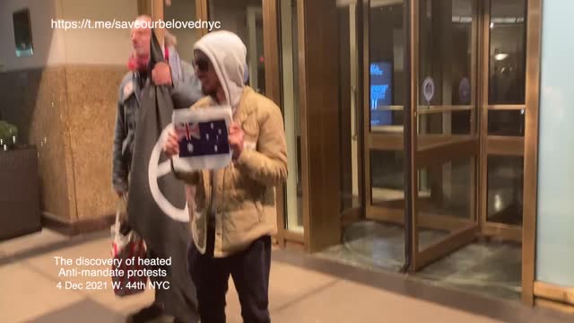 NEW YORKERS Invent the heated outdoor anti-vacuna protest
