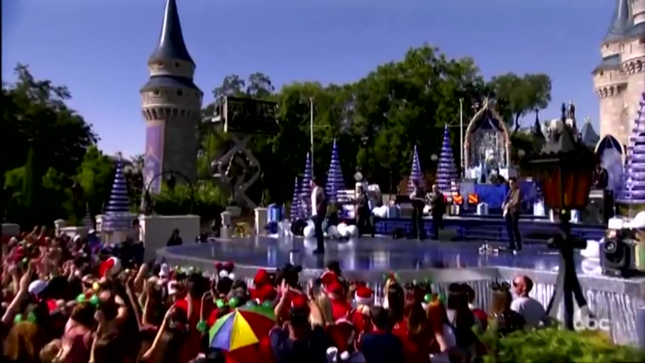 Gavin Degraw - Merry Christmas Baby (Disney Parks Magical Christmas Celebration Parade)