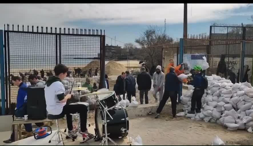 Odesa preparing fortifications & getting ready to fight