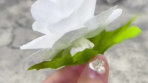 Make a bunch of flowers for mom with tissue