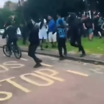 Hundreds of foreigners attacking random white Natives in cars in Birmingham