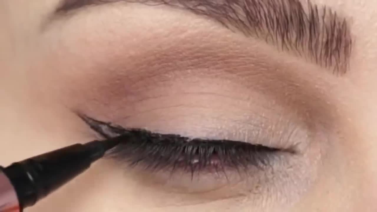 How to make simple eyeliner tutorial