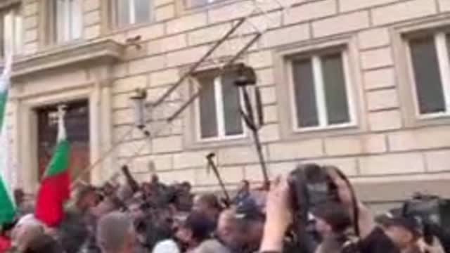 Demonstrace v Sofii proti podpoře Ukrajiny ze strany Bulharské vlády