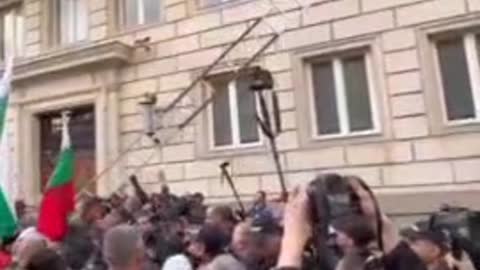 Demonstrace v Sofii proti podpoře Ukrajiny ze strany Bulharské vlády