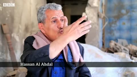 Air strikes target rescuers in Yemen