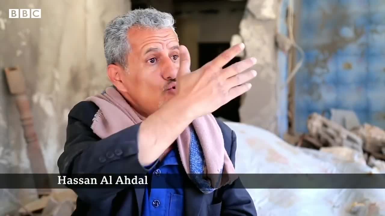 Air strikes target rescuers in Yemen