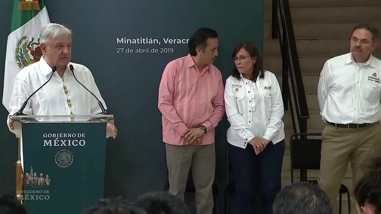 Conferencia de prensa al finalizar recorrido en refinería de Minatitlán, Veracruz.