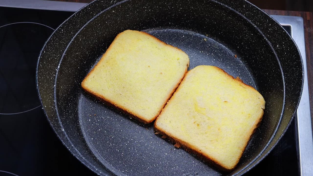 2 minutes Toast - BREAKFAST - Eggs Bread Cheese