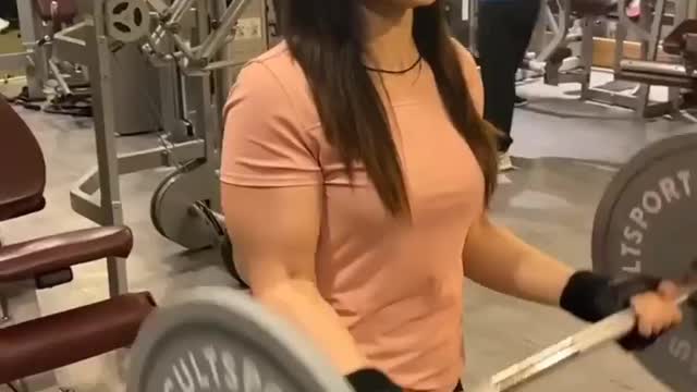 VIRAL TIKTOK GIRL BODYBUILDER🔥