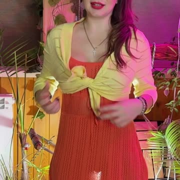 Try on dresses: light test