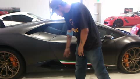 Slick Lamborghini Huracan Performonte