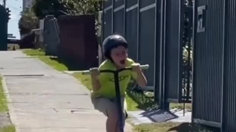 Some body should helped that kid😂