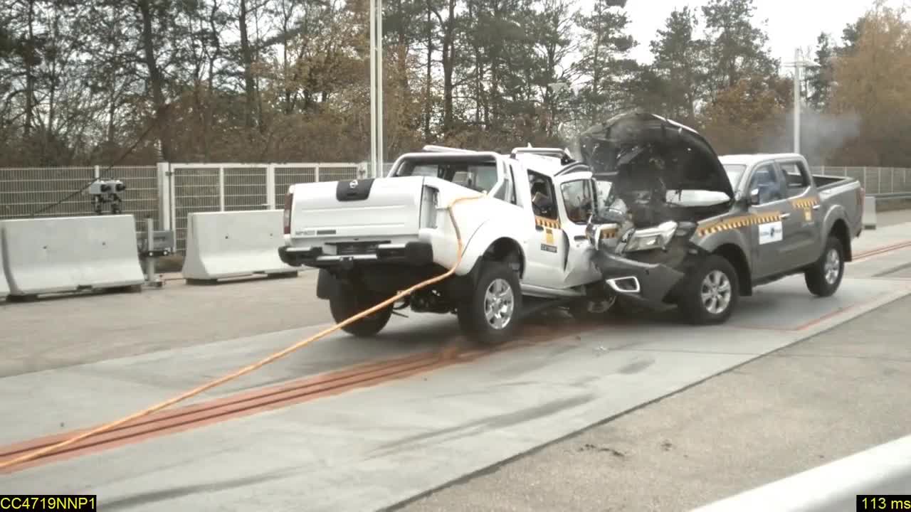 shock!!! crash test pickup nisan