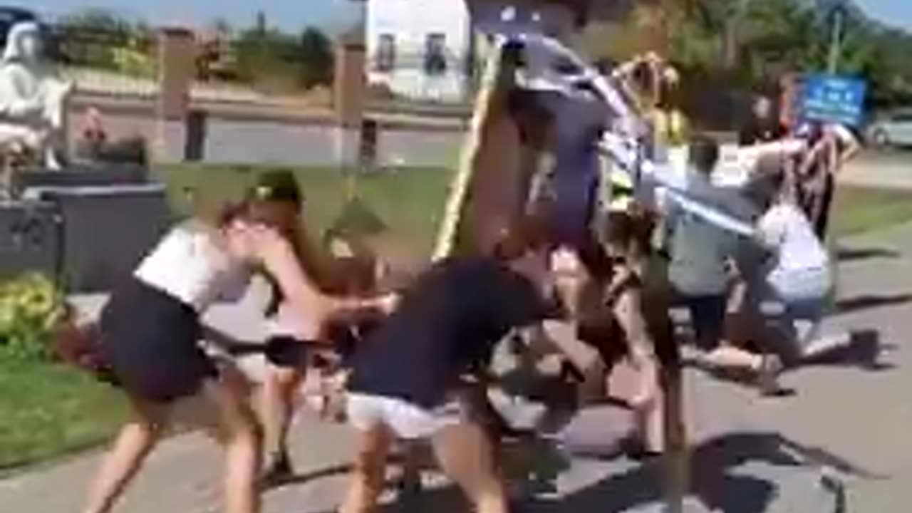 Δείτε πως μεταχειρίζονται εικόνα της Παναγίας