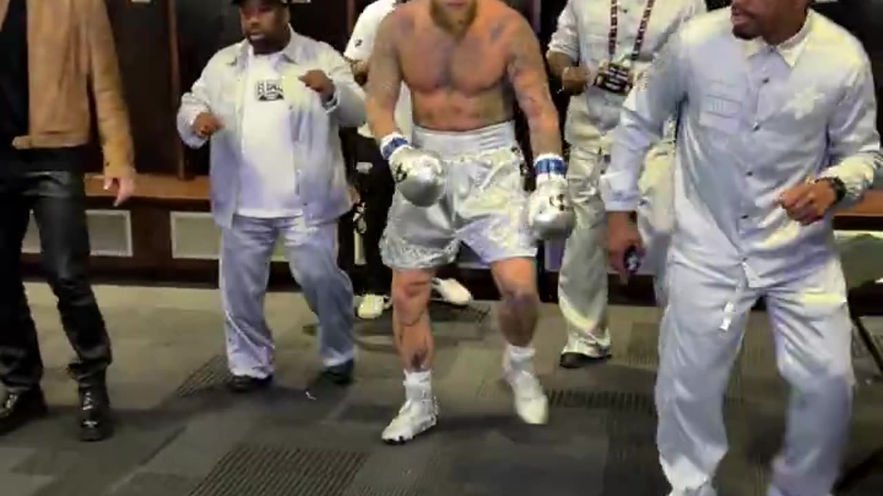 Jake Paul and his team dancing in sync ahead of his fight with Mike Tyson 🤣