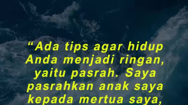 “Ada tips agar hidup Anda menjadi ringan, yaitu pasrah. Saya pasrahkan anak saya