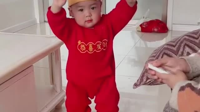 Cut baby Dance