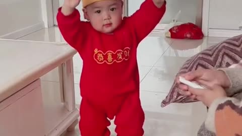 Cut baby Dance