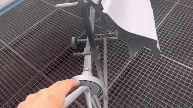 Spray a layer of red car paint on automotive sheet metal