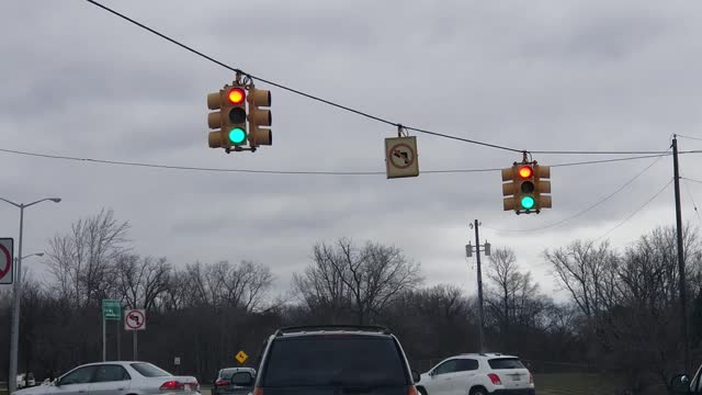 Traffic Light Sends Mixed Messages