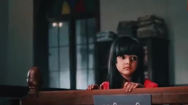 শিক্ষানীয় বিজ্ঞাপন,কাঠ গড়ায় দাঁড়িয়ে আছে শিশুটি