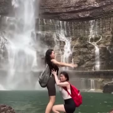 PEOPLE FALLING IN TO THE WATER #shorts #18 #waterfails #failcompilation #funny #memes #funnyclips