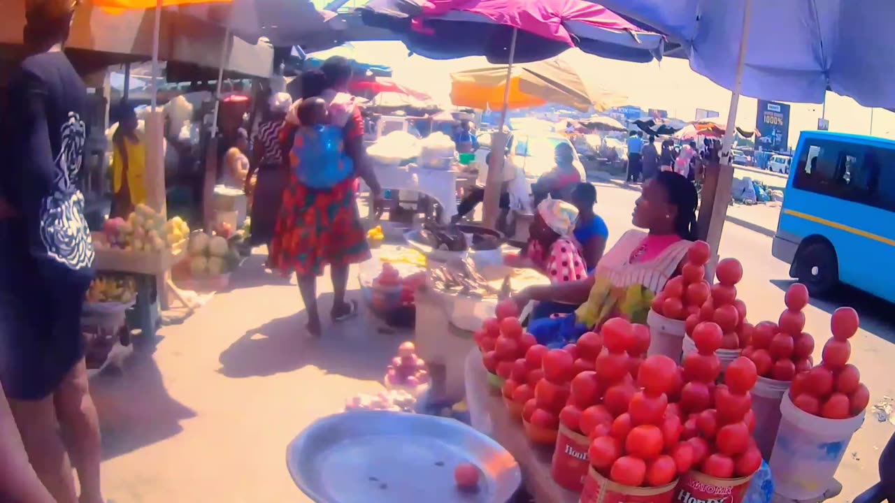 4K WALKING TOUR VIDEO IN AFRICA STREET MARKET - MALLAM MARKET IN ACCRA, GHANA