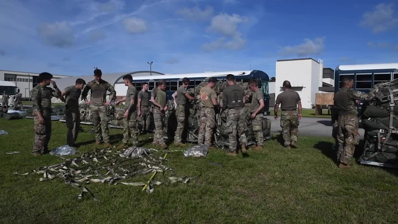 Paratroopers load to assist Afghanistan evacuation