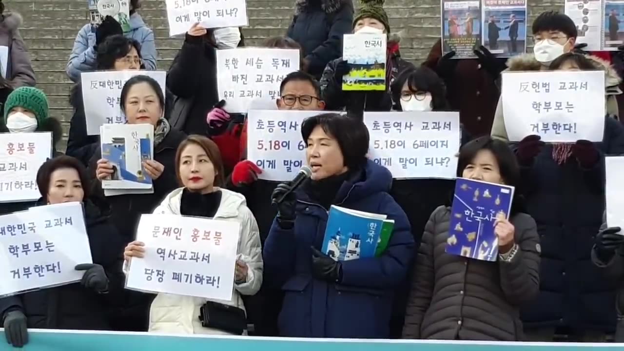 20200211_V3_S02(3rZ6dlpEids)한 어머님의 연설도중 광화문 하늘에 갑자기 나타난 이형상은 무얼 의미할까_