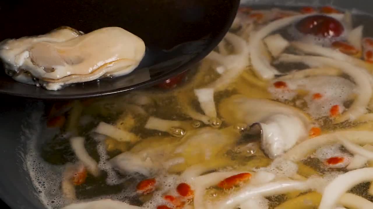 Stewed oysters with coconut juice