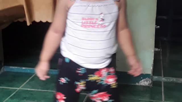 smart baby dancing