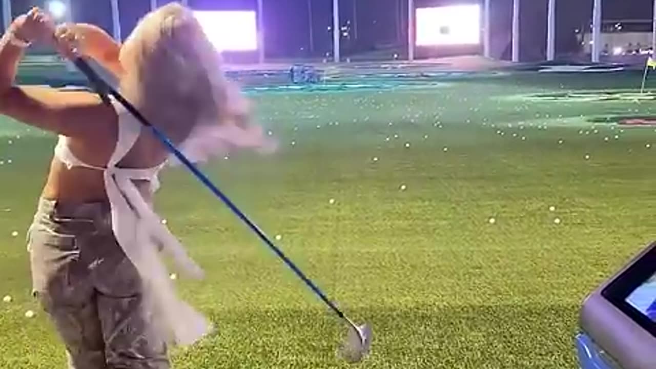 Golf flirting 2 #golf #golfer #flirt #flirting #practice #range #green #fairway #shot #swing #hit