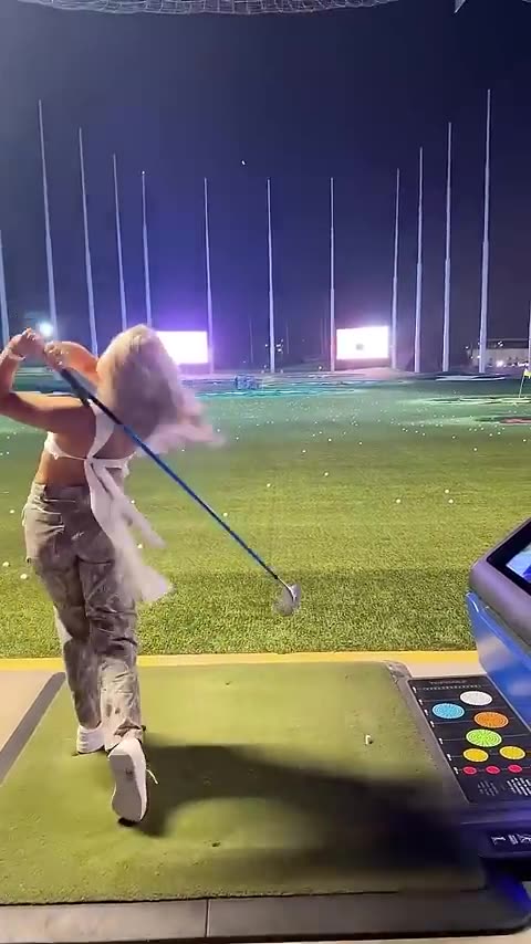 Golf flirting 2 #golf #golfer #flirt #flirting #practice #range #green #fairway #shot #swing #hit