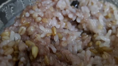 Brown rice, white rice, oat rice.