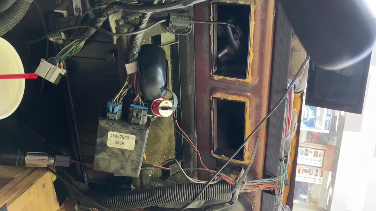 🍌 golf clap for this guys attempt to back the white man’s cause.