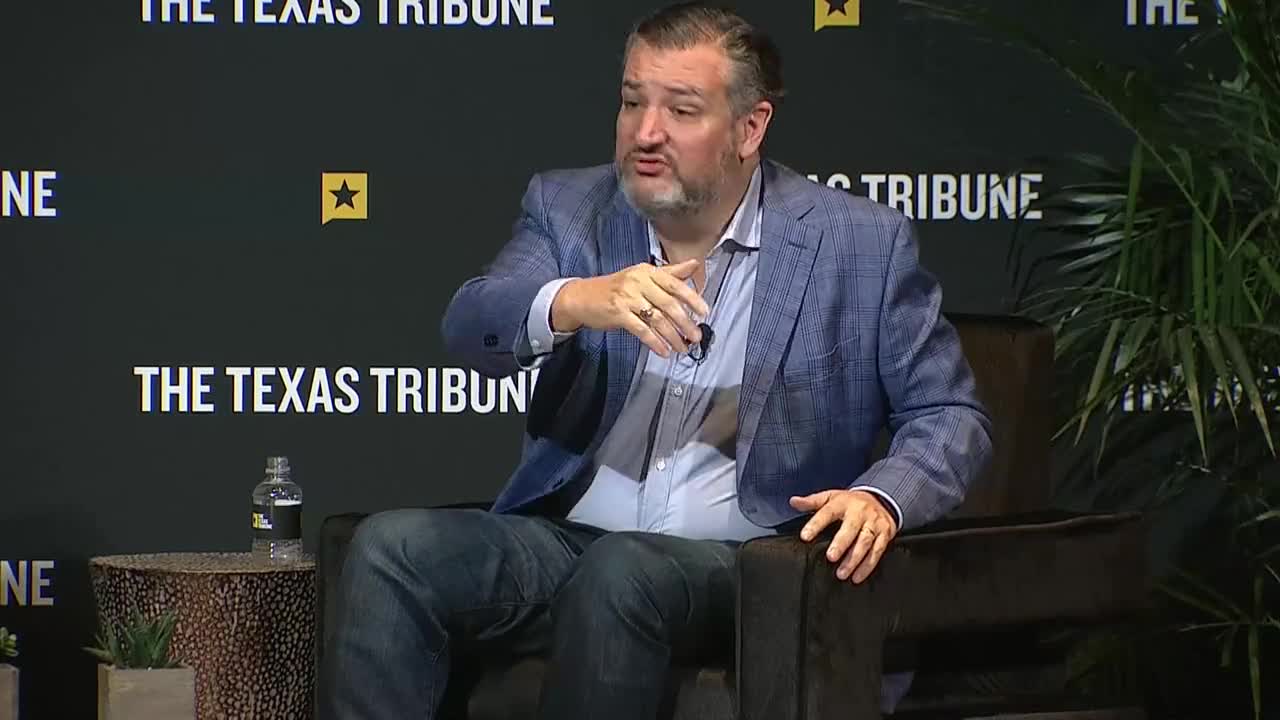 Ted Cruz SCHOOLS Low-IQ Hecklers on Gun Control