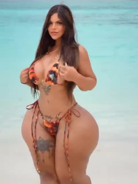 {Gracie Bon } Attractive Sexy Plus Size Model Curvy Fashion Model