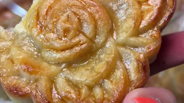 Eatingamooncake#mooncake#MidAutumnFestival#TetTrungThu.