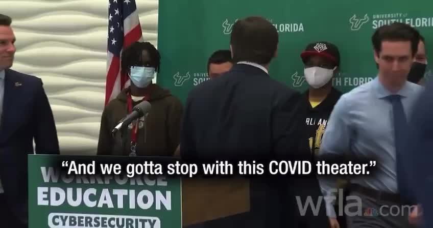 😂I like the reaction of Ron Desantis to students who were wearing face masks. 😂