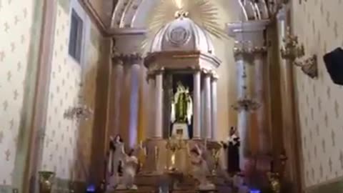 Seminaristas cantam: Tota pulchra es Maria