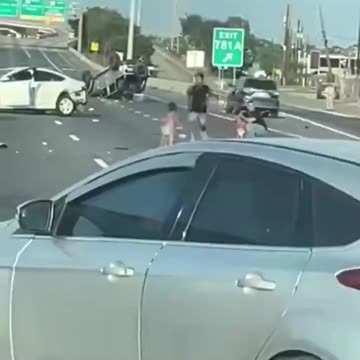 Toddlers flung onto Texas highway after being ejected from car during crash