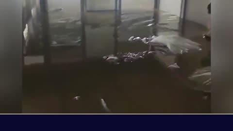 In Zhuozhou, Baoding, Hebei, many people are trapped by floodwaters, awaiting rescue and relocation