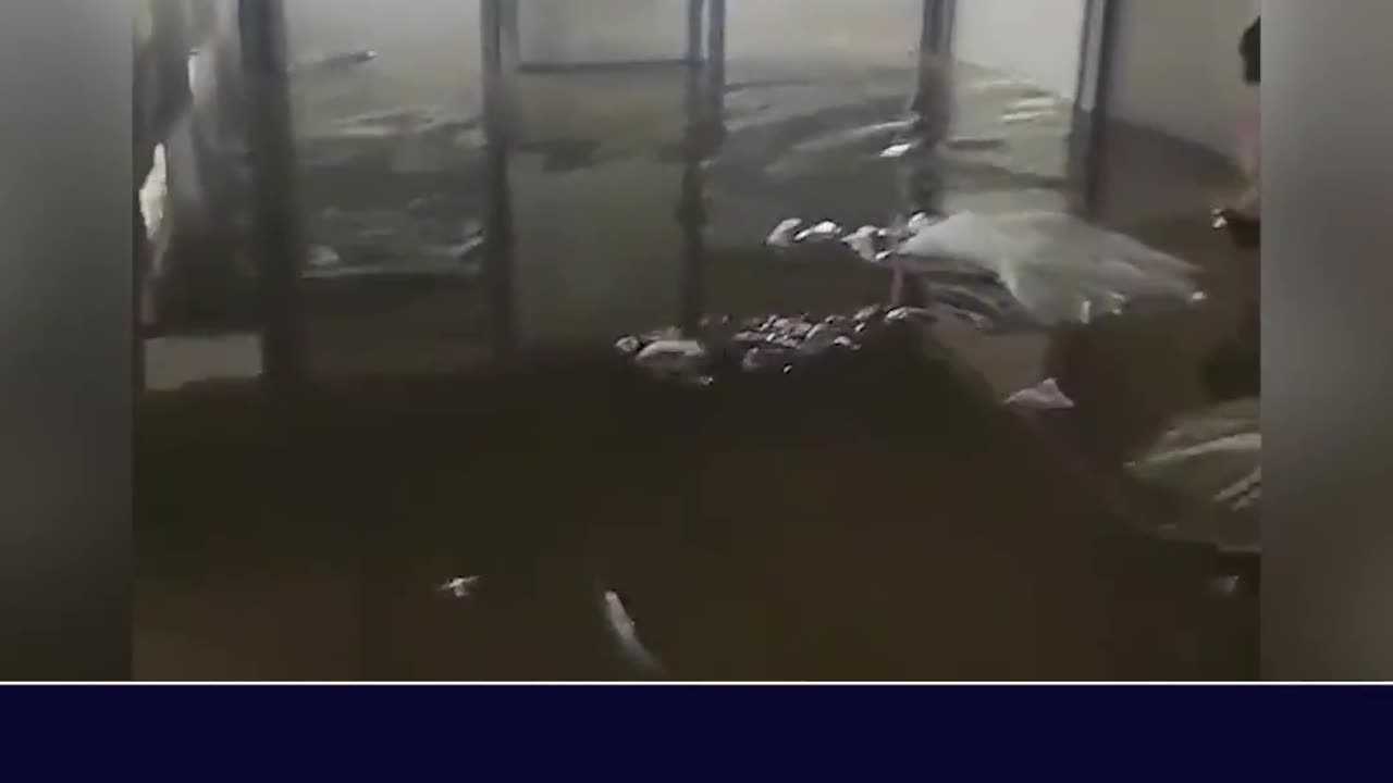 In Zhuozhou, Baoding, Hebei, many people are trapped by floodwaters, awaiting rescue and relocation