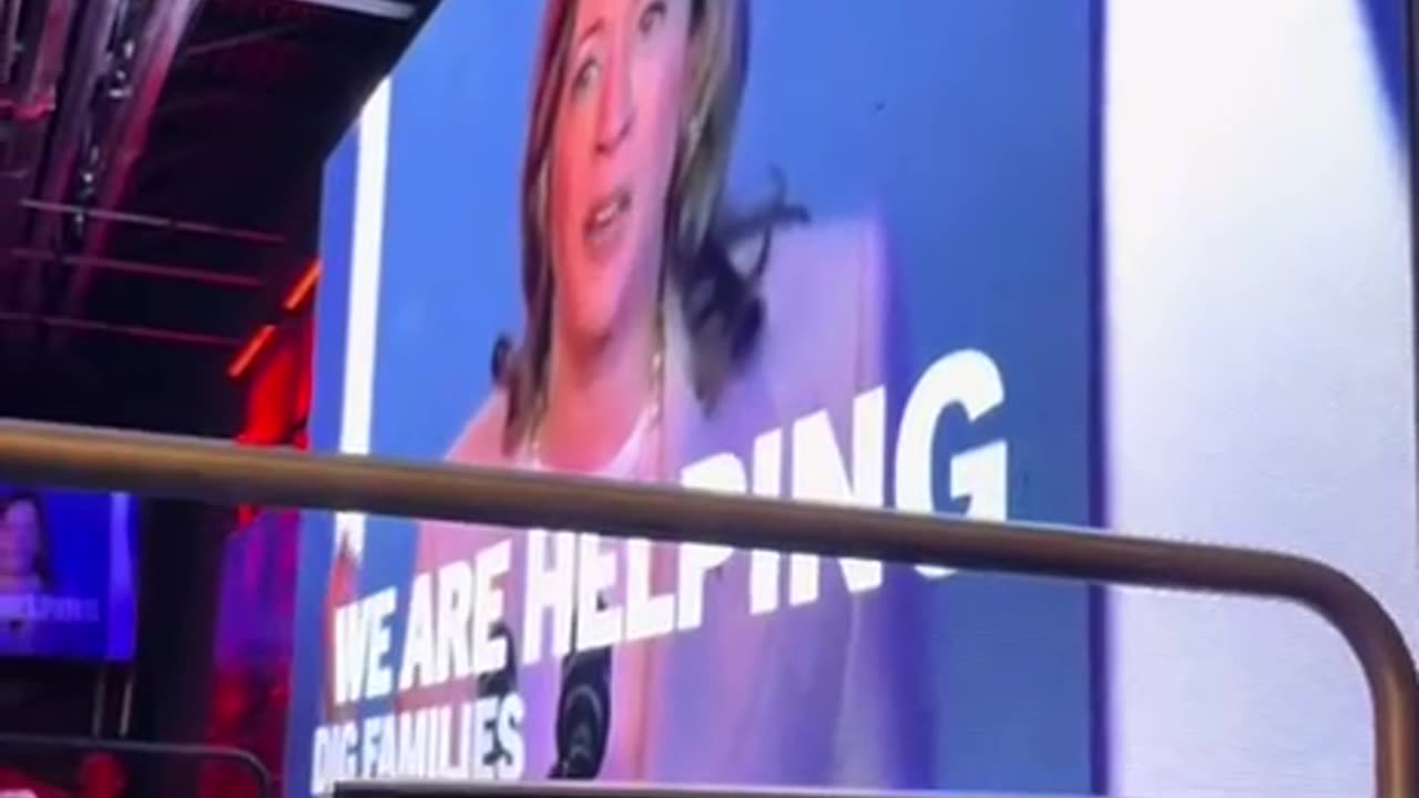 🤣 Kamala's ad at the game gets boo'd