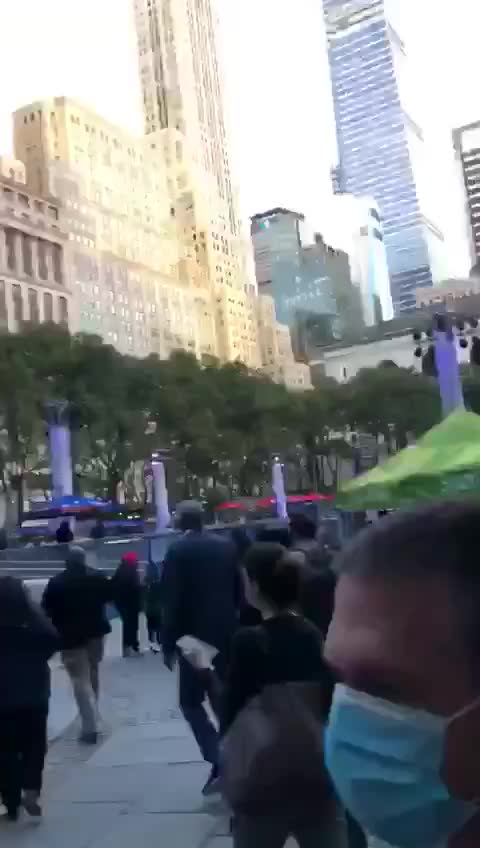 They Won't Be Able To Walk The Streets! Bill de Blasio Gets The Response He Deserves!!